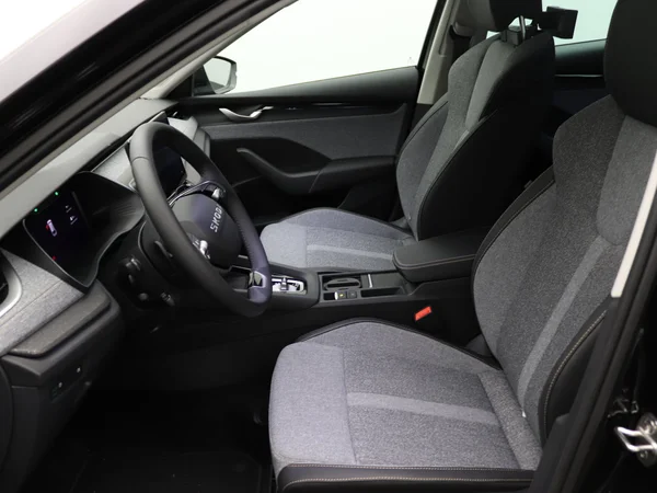 SKODA Octavia Combi (2025) — foto 4 van 23