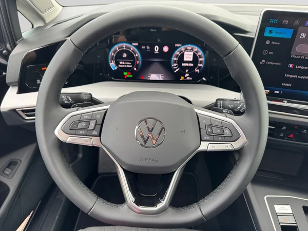VOLKSWAGEN Golf VIII SW (2025) — foto 4 van 30