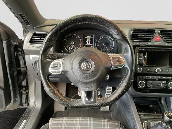 VOLKSWAGEN Scirocco (2010) — foto 4 van 24