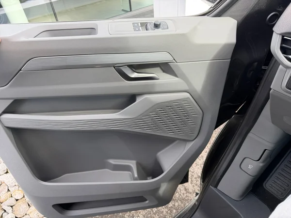 VOLKSWAGEN E-Transporter T7 32 Caravelle Swb (2026) — foto 8 van 24