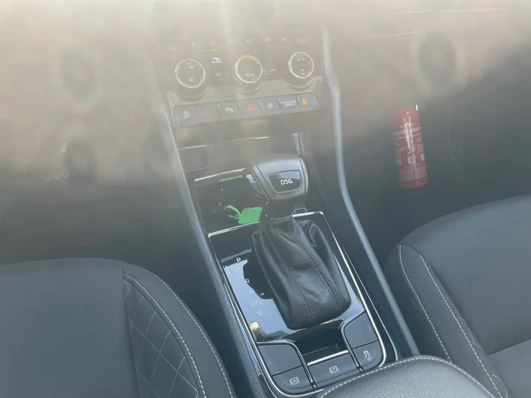 SKODA Karoq (2018) — foto 4 van 21