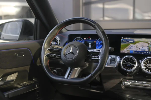 Mercedes-Benz EQB (2025) — foto 13 van 39