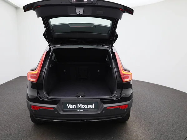 Volvo XC40 (2023) — foto 3 van 41