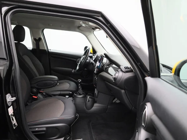 MINI One (2021) — foto 25 van 37