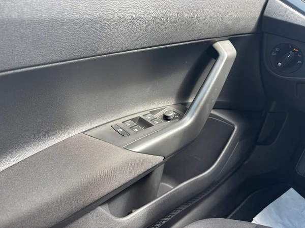 VOLKSWAGEN Polo (2024) — foto 5 van 15