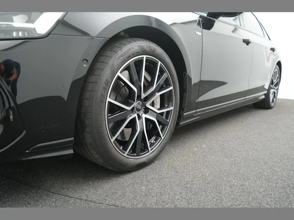 AUDI A8 Long PHEV (2024) — foto 51 van 53