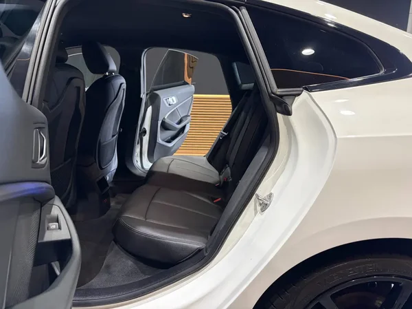 Bmw 218 (2021) — foto 14 van 26