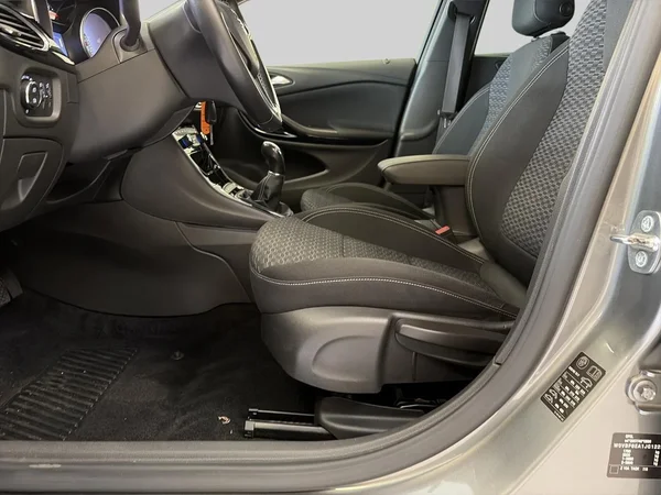 Opel Astra (2018) — foto 7 van 20