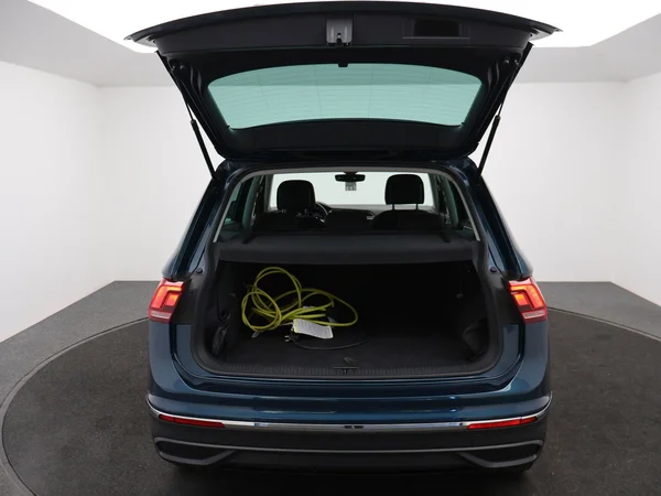 VOLKSWAGEN Tiguan eHybrid (PHEV) (2022) — foto 3 van 23