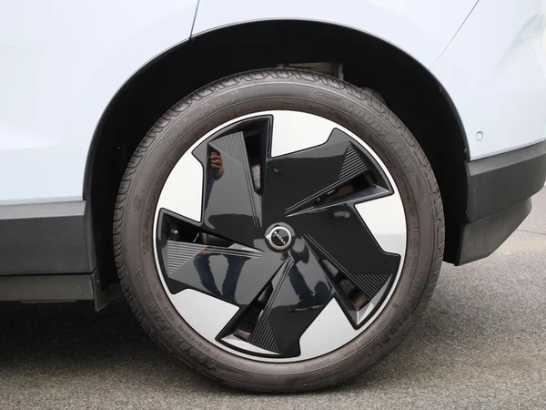 Volvo EX30 (2024) — foto 3 van 43