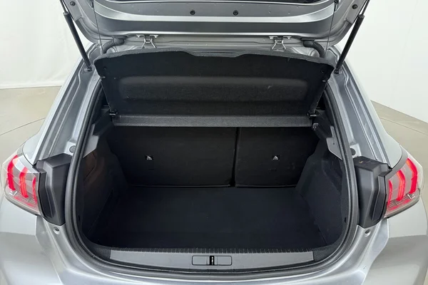 Peugeot 208 (2021) — foto 18 van 22