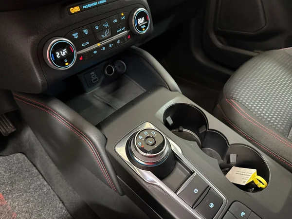 Ford Kuga (2022) — foto 9 van 29