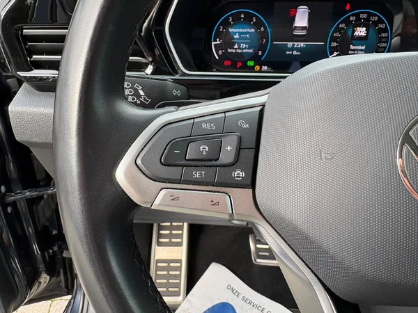 VOLKSWAGEN Caddy Maxi (2023) — foto 2 van 20