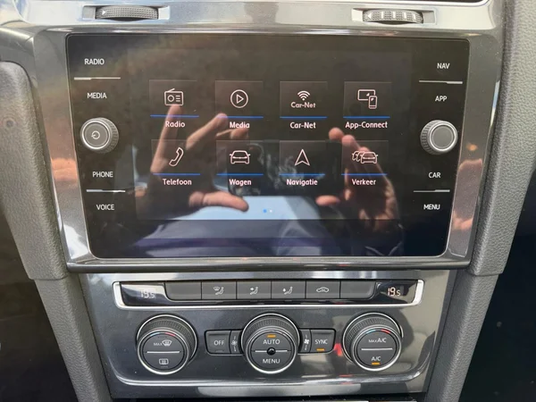 VOLKSWAGEN Golf VII Dsl (2018) — foto 2 van 21