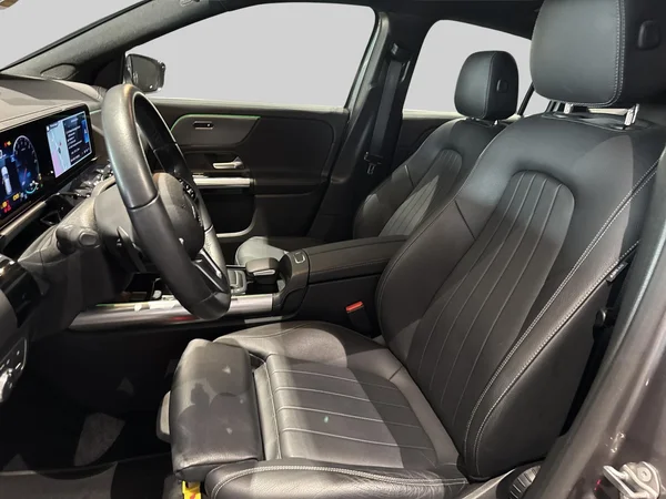 Mercedes-Benz GLA (2022) — foto 7 van 21