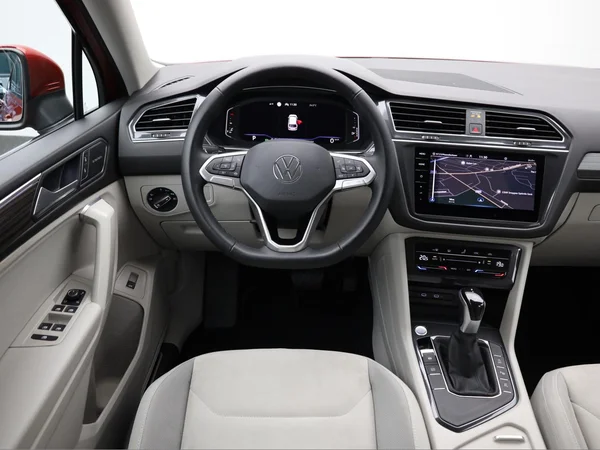 VOLKSWAGEN Tiguan Allspace (2022) — foto 2 van 17