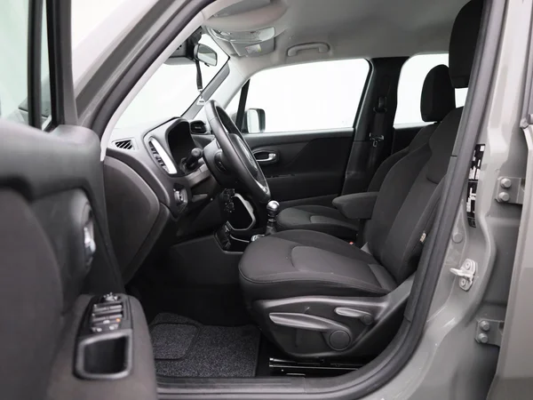 Jeep Renegade (2020) — foto 3 van 39