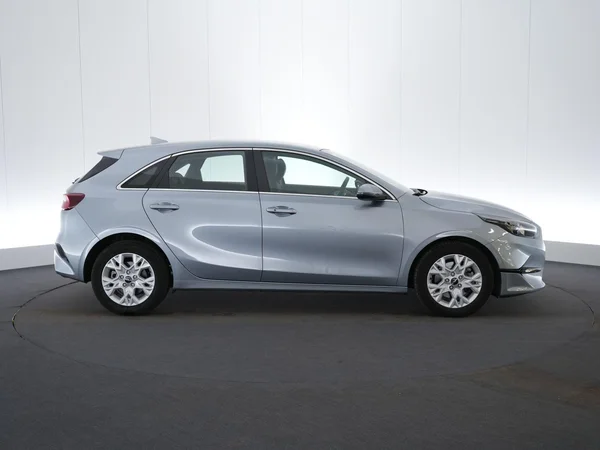 Kia cee'd (2024) — foto 19 van 23