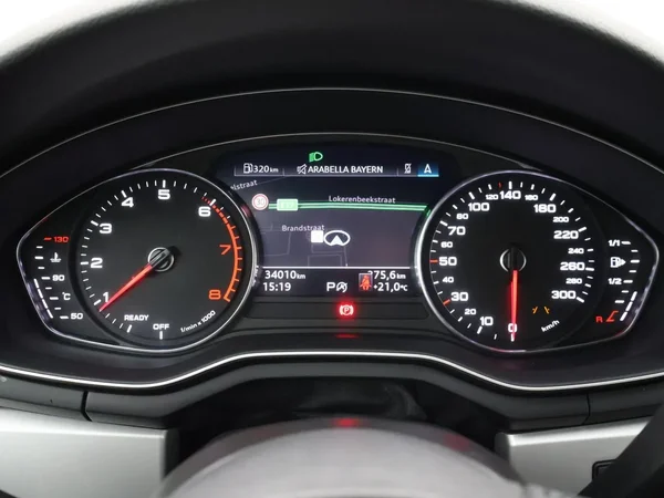 Audi A4 (2024) — foto 6 van 28