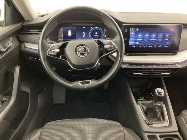 SKODA Octavia Combi (2021) — foto 10 van 36