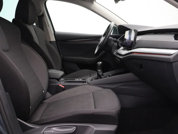 SKODA Octavia Combi (2022) — foto 2 van 23