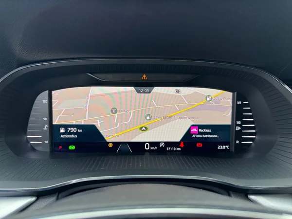 SKODA Octavia SW (2023) — foto 10 van 13