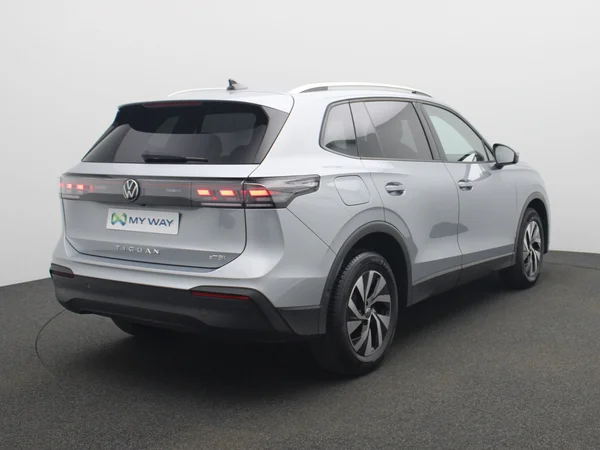VOLKSWAGEN Tiguan (2024) — foto 12 van 20
