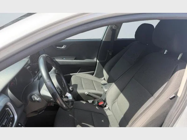 Kia RIO (2022) — foto 2 van 24
