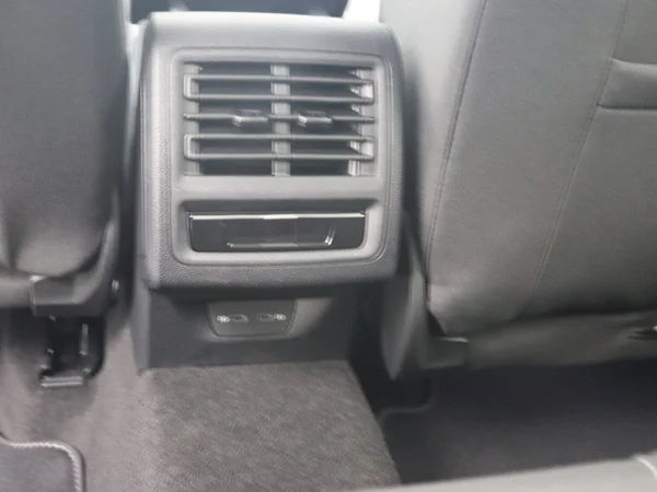 VOLKSWAGEN Golf VIII SW (2024) — foto 9 van 30