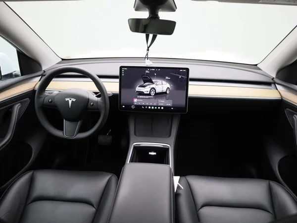 Tesla Model Y (2023) — foto 32 van 43