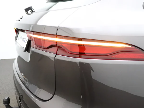 JAGUAR F-Pace (2022) — foto 17 van 19