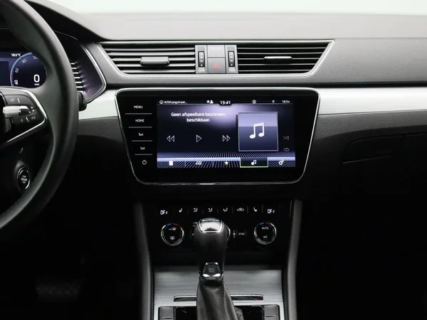 Škoda Superb (2022) — foto 2 van 43
