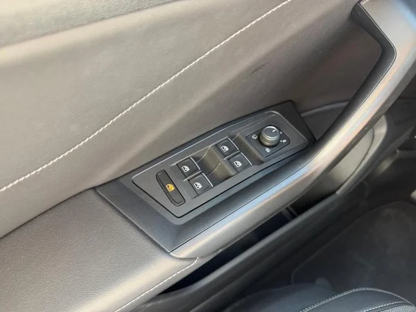 VOLKSWAGEN T-Roc (2023) — foto 22 van 31