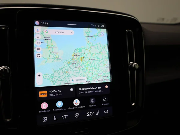 Volvo XC40 (2023) — foto 13 van 39