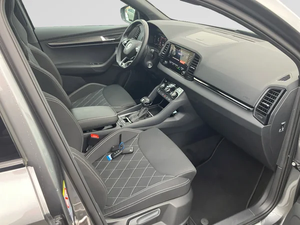 SKODA Karoq (2023) — foto 4 van 25