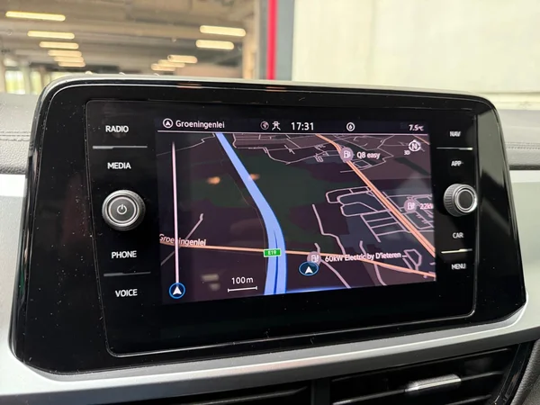 VOLKSWAGEN T-Roc (2023) — foto 14 van 15