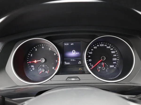 VOLKSWAGEN Tiguan (2017) — foto 20 van 23