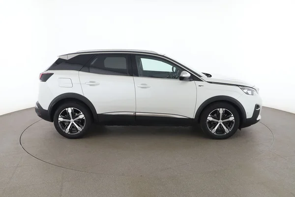 Peugeot 3008 (2018) — foto 13 van 16