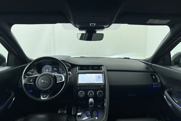 Jaguar E-Pace (2020) — foto 23 van 23