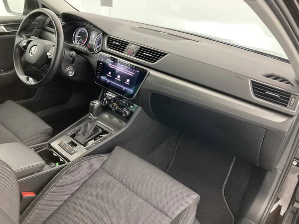 SKODA Superb Combi (2020) — foto 9 van 36