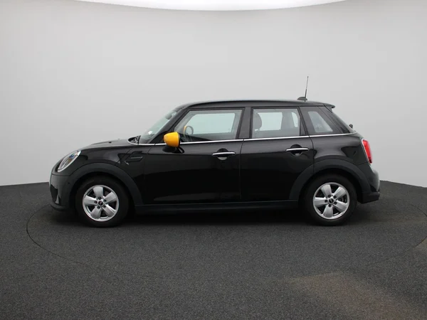 MINI One (2021) — foto 33 van 38