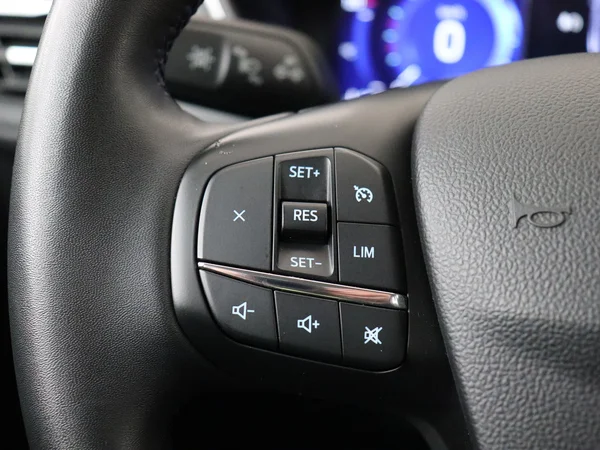 FORD Kuga (2022) — foto 9 van 29