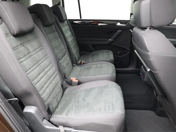 VOLKSWAGEN Touran (2017) — foto 23 van 23