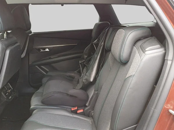 Peugeot 5008 (2021) — foto 12 van 13