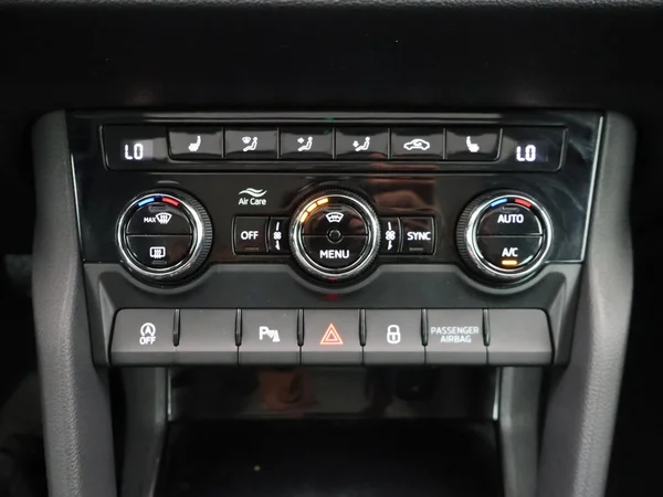 SKODA Karoq (2022) — foto 16 van 28