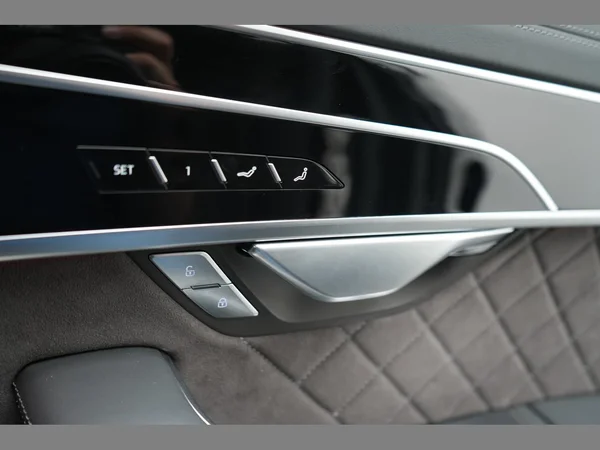 AUDI A8 Long PHEV (2024) — foto 41 van 53