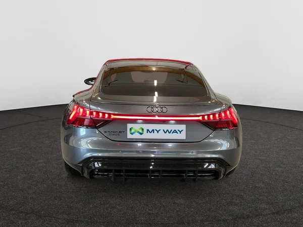 AUDI E-tron GT (2022) — foto 19 van 24