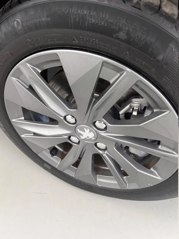 Peugeot E-208 (2022) — foto 64 van 99