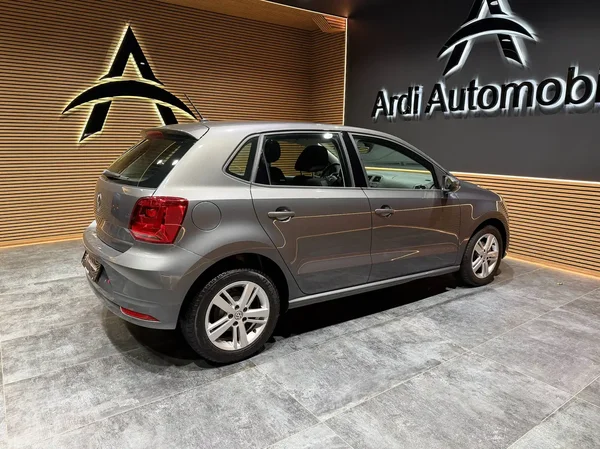 Volkswagen Polo (2015) — foto 15 van 23