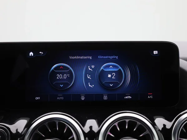 Mercedes-Benz EQA (2023) — foto 18 van 45